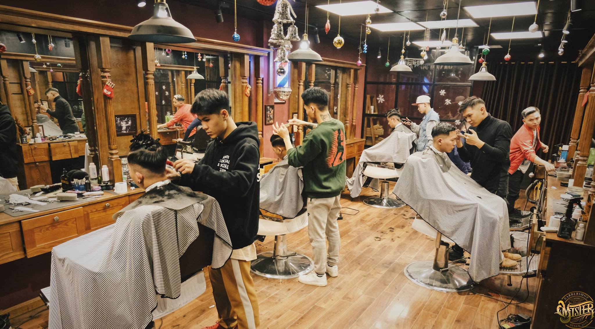 TOP 12 tiệm cắt tóc nam đẹp ở Sài Gòn lấy lại vẻ điển trai  ALONGWALKER
